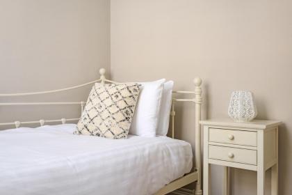 The Rose Street Apartment - image 14