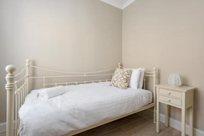 The Rose Street Apartment - image 17