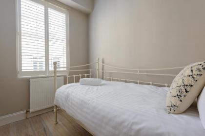 The Rose Street Apartment - image 18