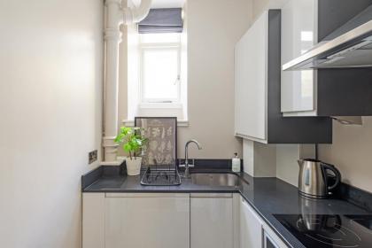 The Rose Street Apartment - image 7