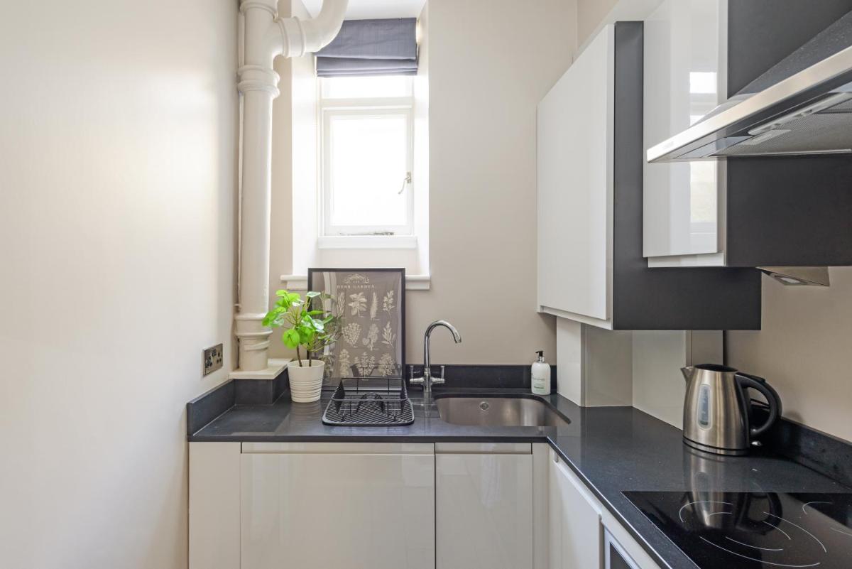 The Rose Street Apartment - image 7