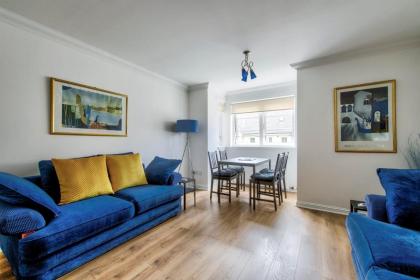 GuestReady - Stylish Apt w Parking near Edinburgh - image 12