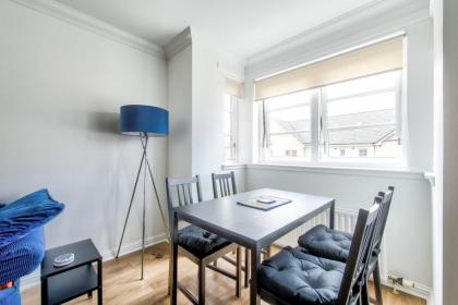 GuestReady - Stylish Apt w Parking near Edinburgh - image 13