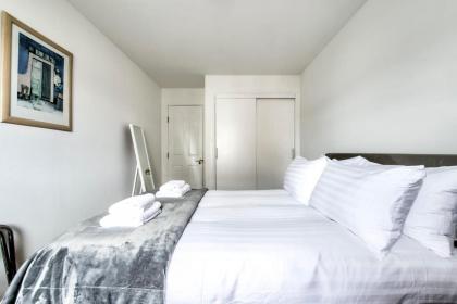GuestReady - Stylish Apt w Parking near Edinburgh - image 18