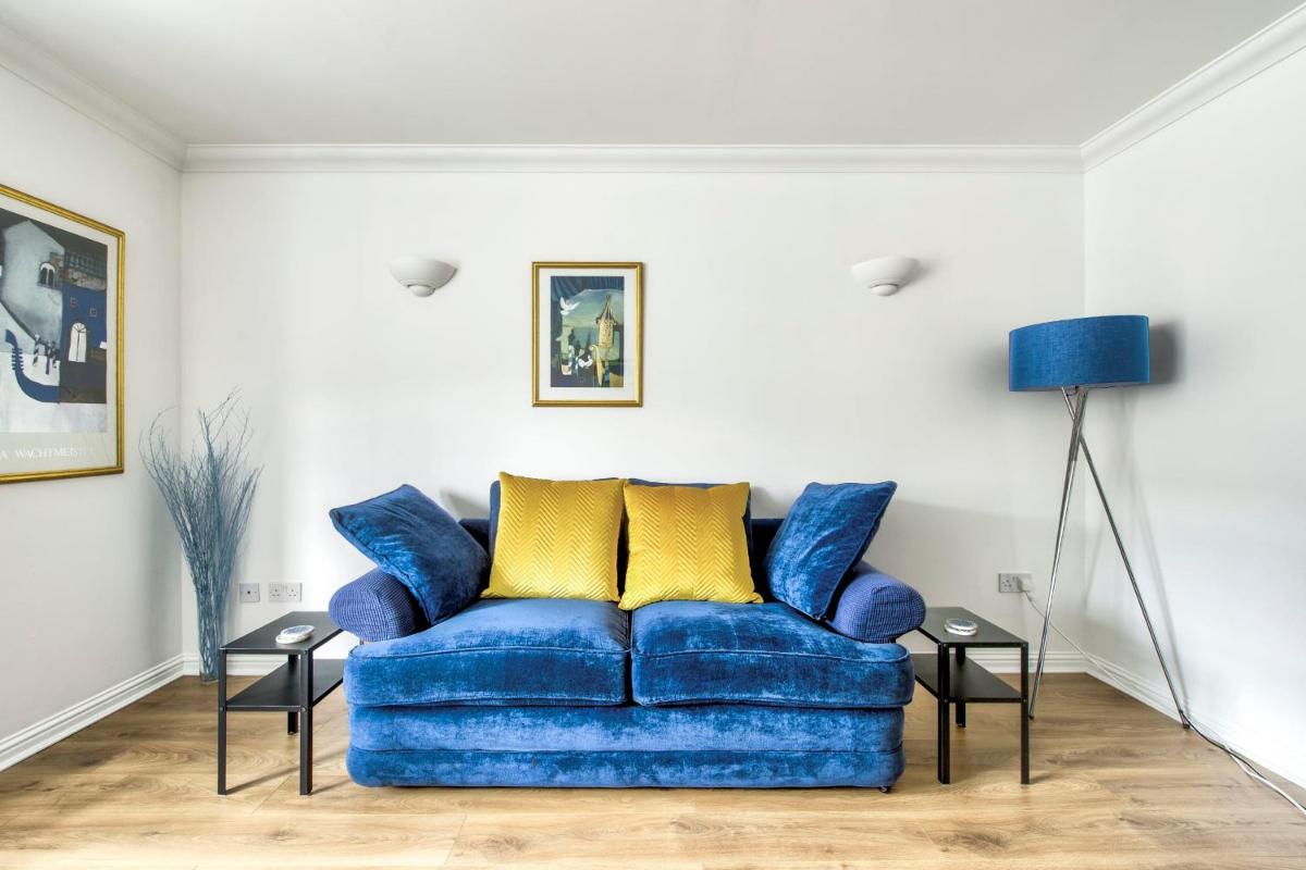 GuestReady - Stylish Apt w Parking near Edinburgh - image 6