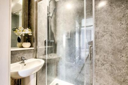 Lothian Road - perfect city centre location. - image 11