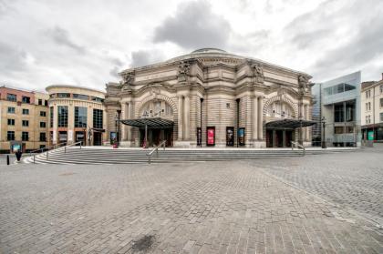 Lothian Road - perfect city centre location. - image 20
