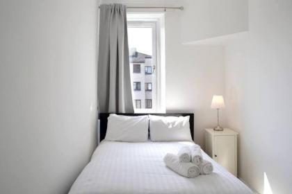 Beautiful Scandi-Inspired one bed in Stockbridge - image 11