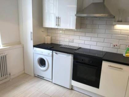 Beautiful Scandi-Inspired one bed in Stockbridge - image 14