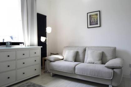 Beautiful Scandi-Inspired one bed in Stockbridge - image 7