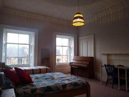 Lauriston Skylight Roomz