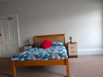Lauriston Skylight Roomz - image 10
