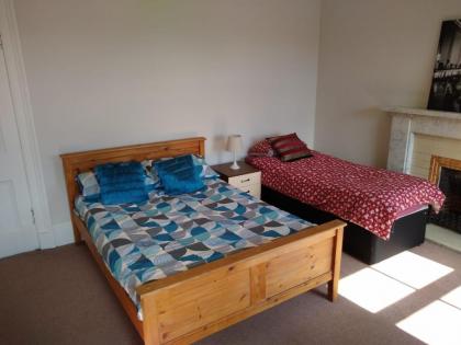 Lauriston Skylight Roomz - image 7