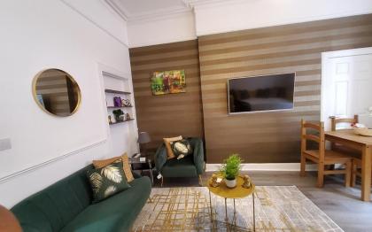6 Separate beds 2 baths -Leith Spectacular Apartment