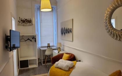 6 Separate beds 2 baths -Leith Spectacular Apartment - image 13