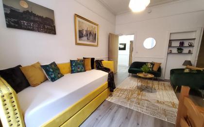 6 Separate beds 2 baths -Leith Spectacular Apartment - image 2