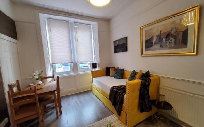 6 Separate beds 2 baths -Leith Spectacular Apartment - image 3