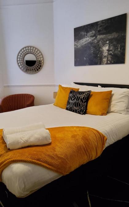 6 Separate beds 2 baths -Leith Spectacular Apartment - image 6