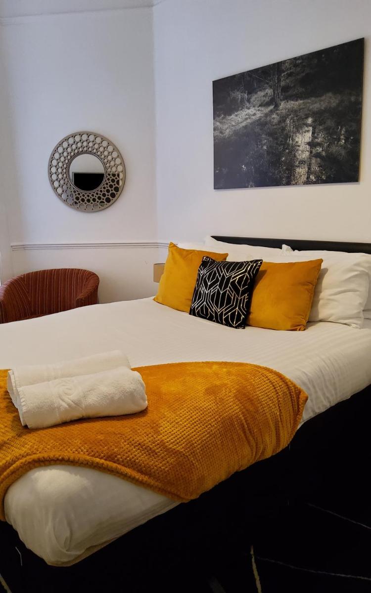 6 Separate beds 2 baths -Leith Spectacular Apartment - image 6