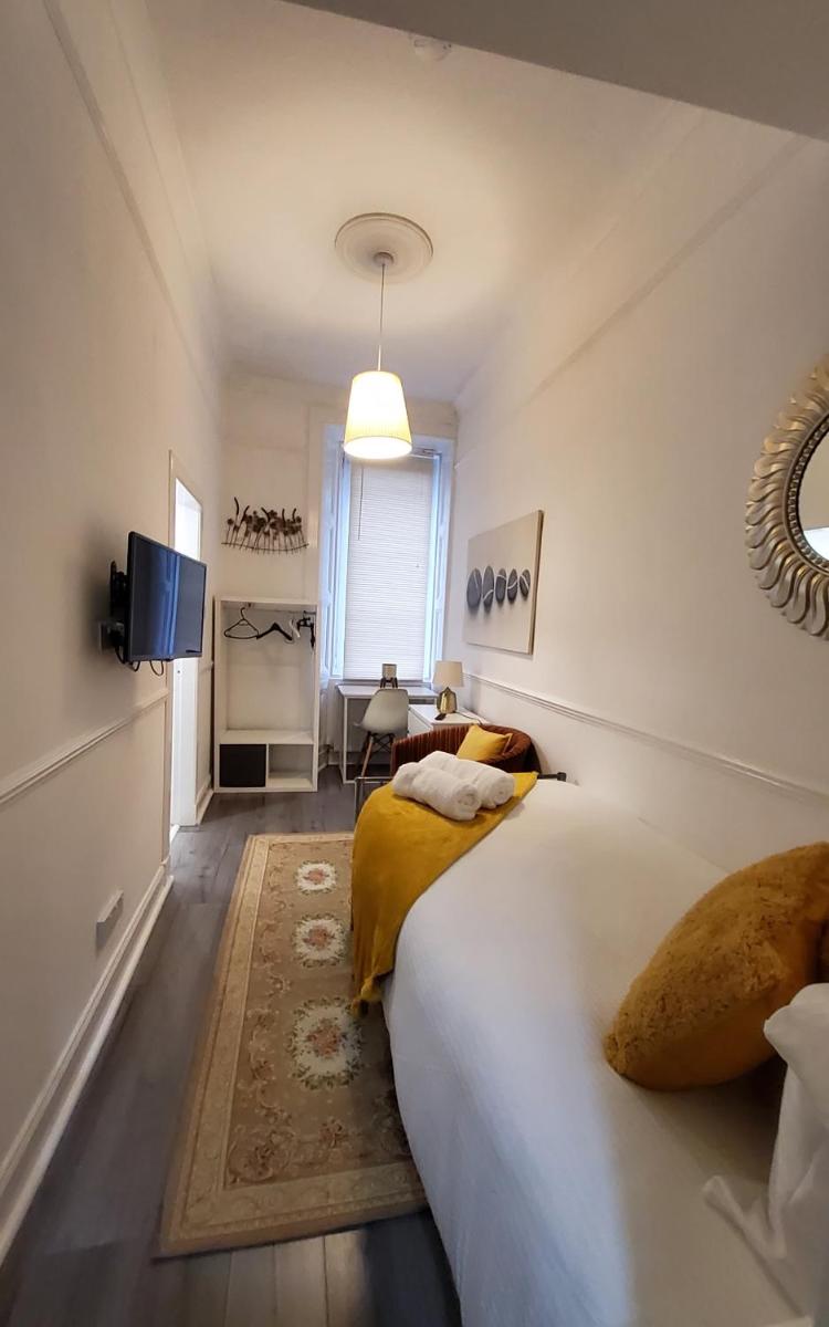 6 Separate beds 2 baths -Leith Spectacular Apartment - image 7