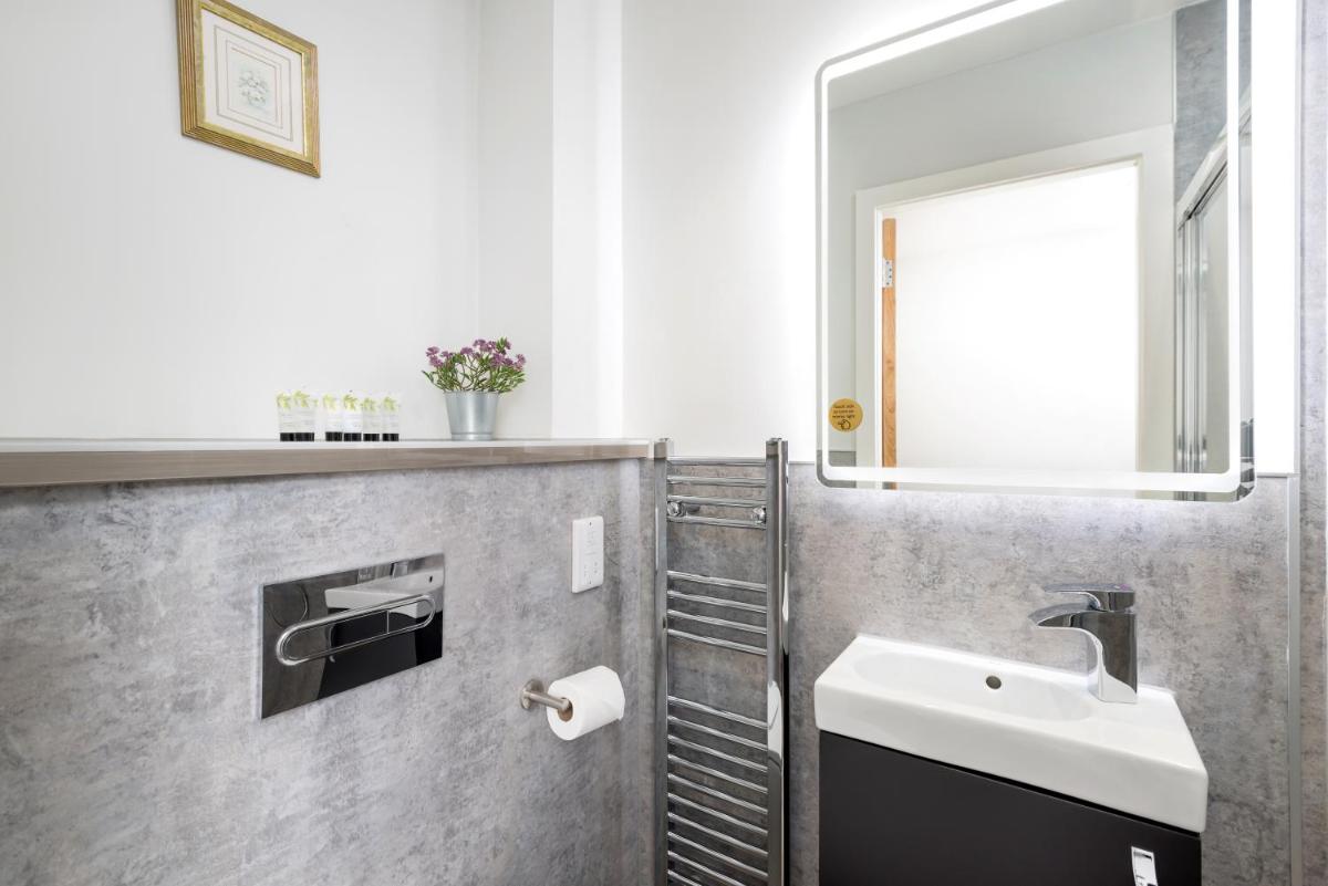 Smith Place Hotel - image 7