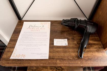 Smith Place Hotel - image 9