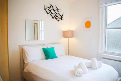 GuestReady - Calm and Central sleeps up to 6 - image 2