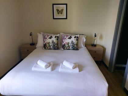 Holyrood New Apartment - image 10