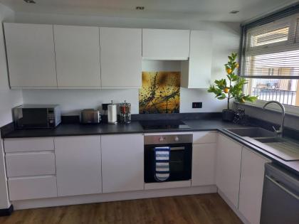 Holyrood New Apartment - image 5