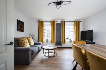 Holyrood New Apartment - image 8