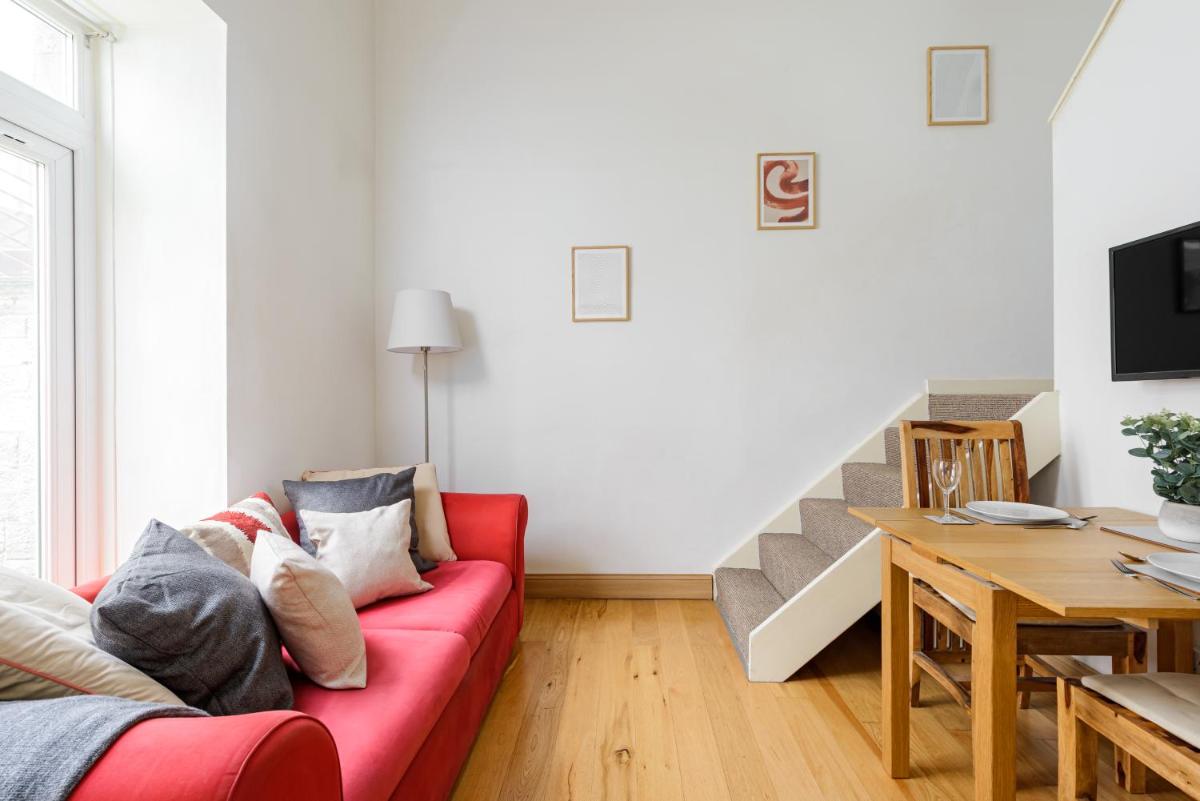 The Old Town Cockburn Apartment - main image