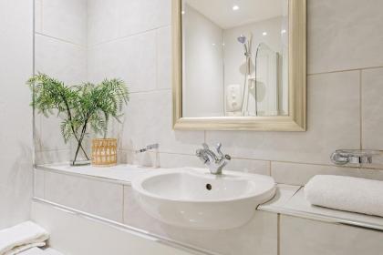The West Bow View Apartment - image 4