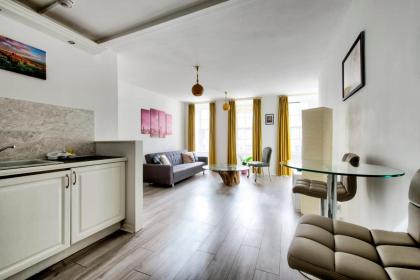 GuestReady - Bright & Airy 1BR Flat in the heart of Edinburgh - image 10