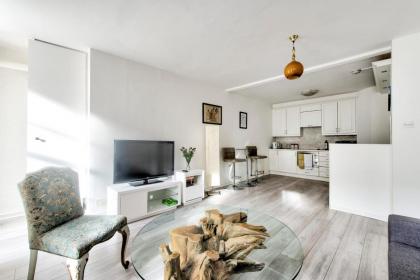 GuestReady - Bright & Airy 1BR Flat in the heart of Edinburgh - image 11