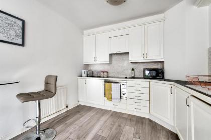 GuestReady - Bright & Airy 1BR Flat in the heart of Edinburgh - image 18