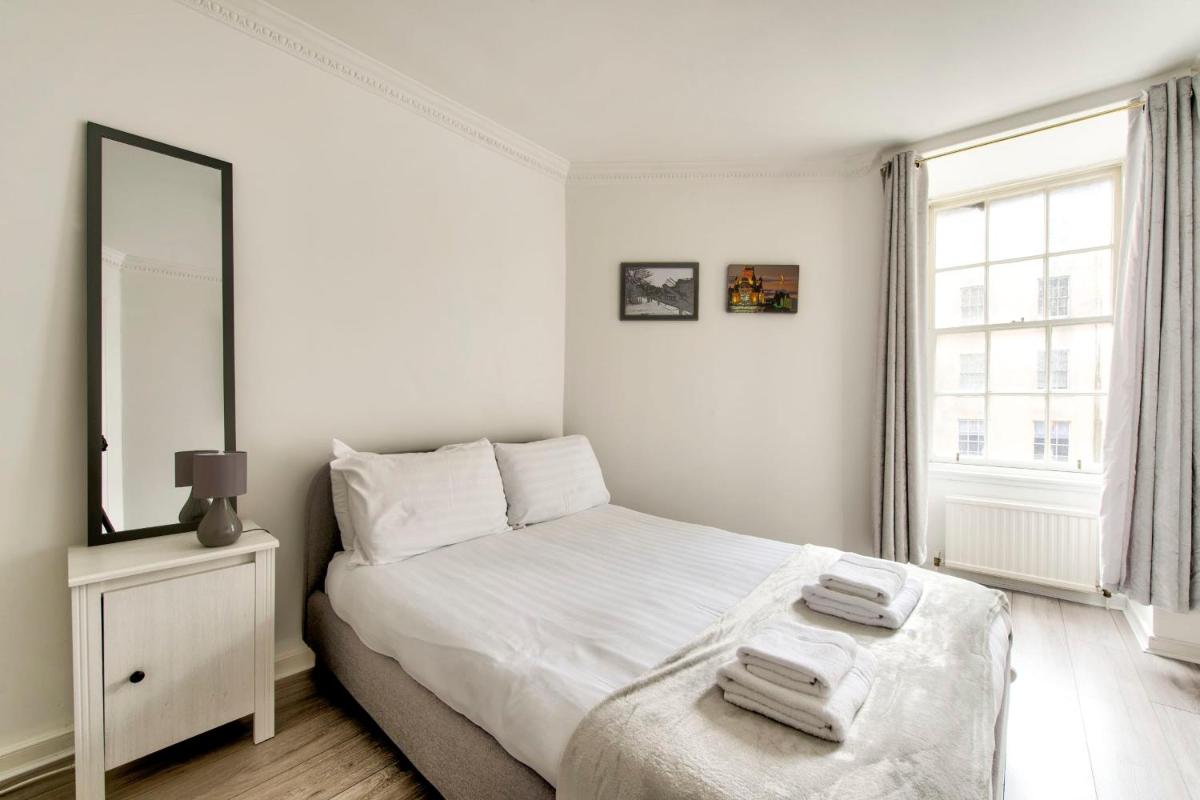 GuestReady - Bright & Airy 1BR Flat in the heart of Edinburgh - image 2