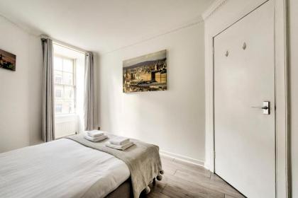 GuestReady - Bright & Airy 1BR Flat in the heart of Edinburgh - image 20
