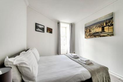 GuestReady - Bright & Airy 1BR Flat in the heart of Edinburgh - image 25