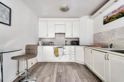 GuestReady - Bright & Airy 1BR Flat in the heart of Edinburgh - image 3