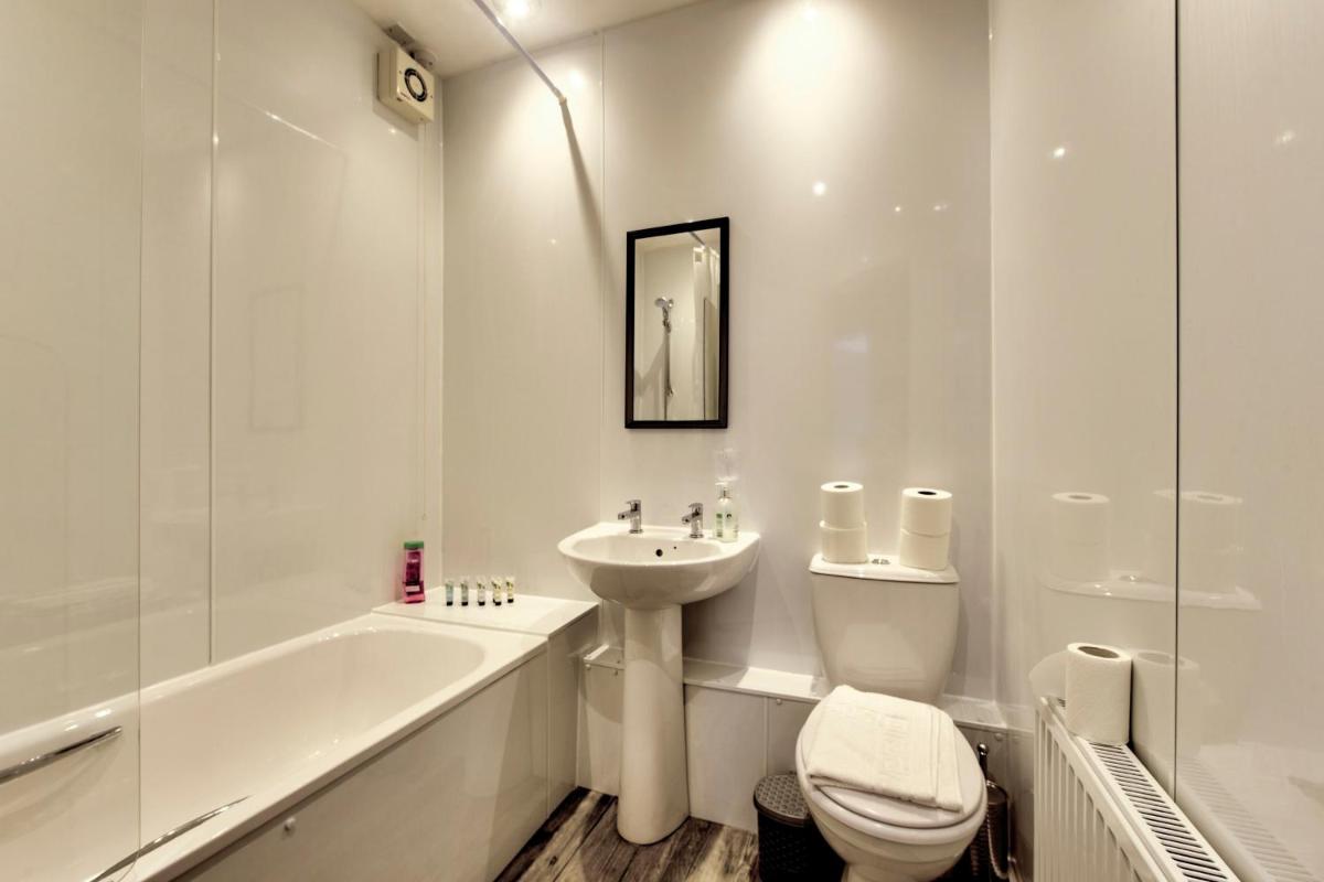 GuestReady - Bright & Airy 1BR Flat in the heart of Edinburgh - image 4