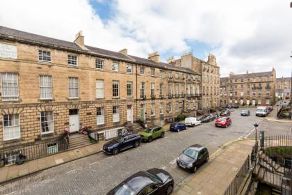 Light and Spacious 2 Bedroom Flat in Heart of Edinburgh - image 23