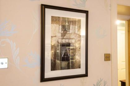 GuestReady - Beautiful New Town Studio with Patio - image 10