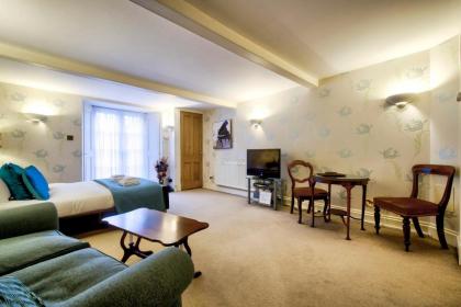 GuestReady - Beautiful New Town Studio with Patio - image 11