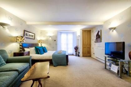 GuestReady - Beautiful New Town Studio with Patio - image 13