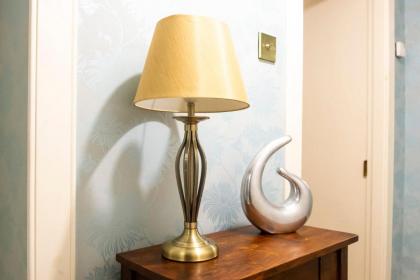 GuestReady - Beautiful New Town Studio with Patio - image 15