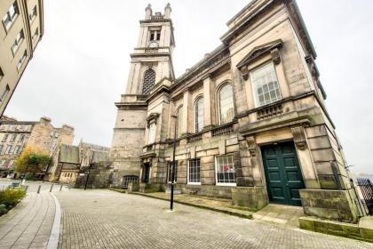 GuestReady - Beautiful New Town Studio with Patio - image 21