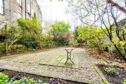 GuestReady - Beautiful New Town Studio with Patio - image 22