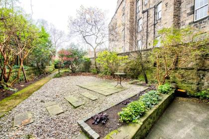 GuestReady - Beautiful New Town Studio with Patio - image 23