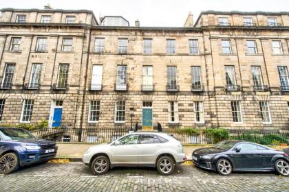 GuestReady - Beautiful New Town Studio with Patio - image 24