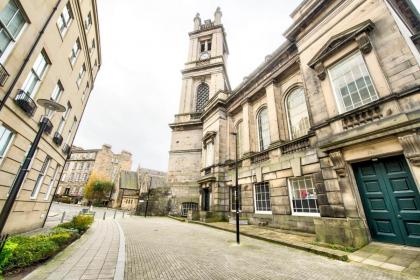 GuestReady - Beautiful New Town Studio with Patio - image 25